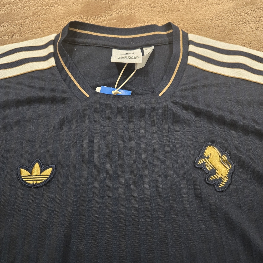 2025 Juventus Icon Soccer Jersey - Picture 3 of 9